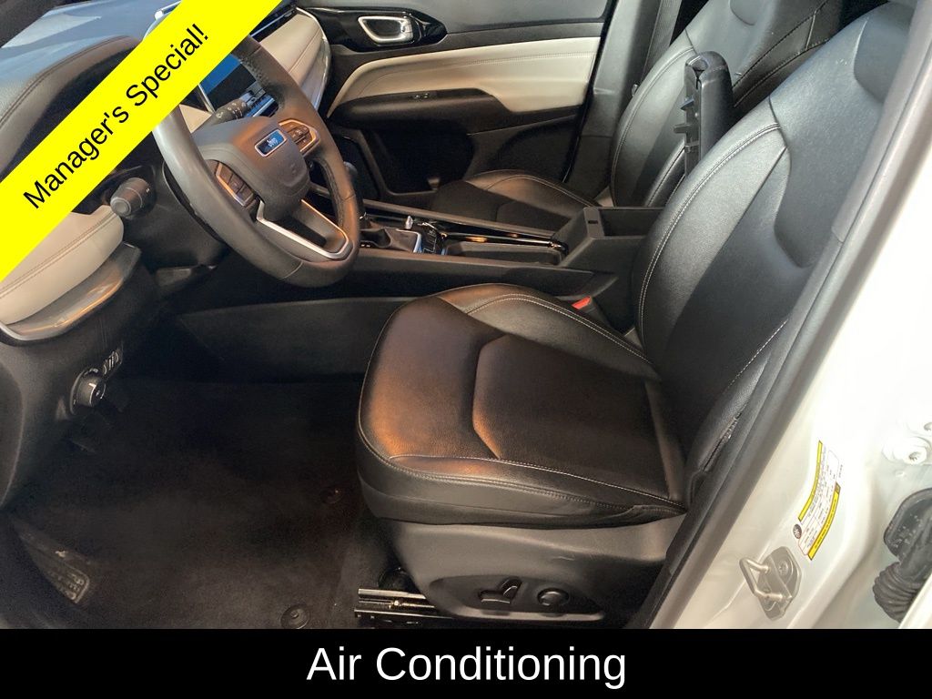 Used 2025 White Jeep Limited image 8