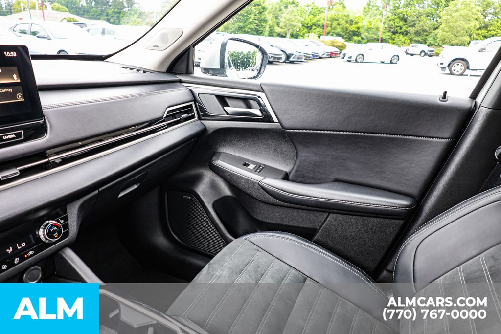 Used 2025 Silver Mitsubishi SE image 48