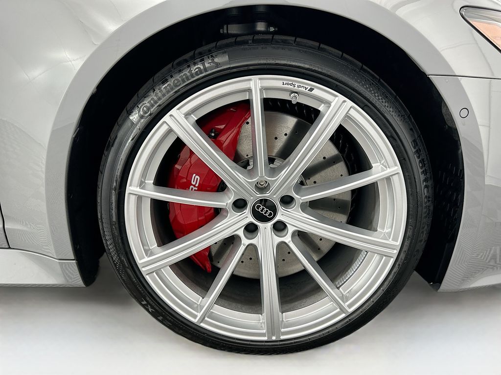 Thumbnail: 2026 Audi RS 6 - 31