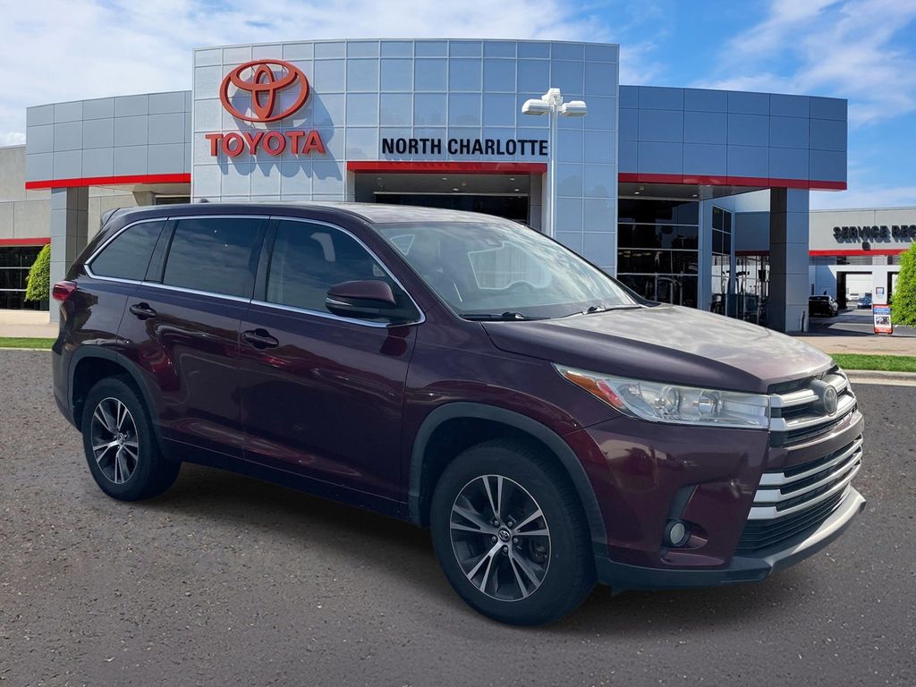 Ooh La La Rouge Mica 2017 Toyota Highlander SUV / Crossover Front-Wheel Drive 8-Speed Automatic