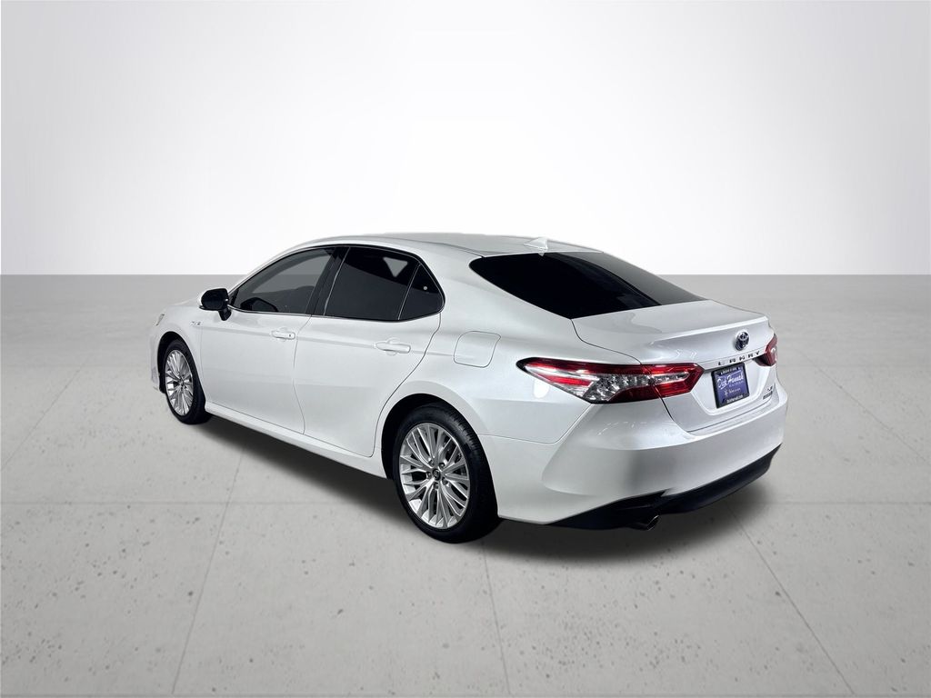2020 Toyota Camry Hybrid XLE