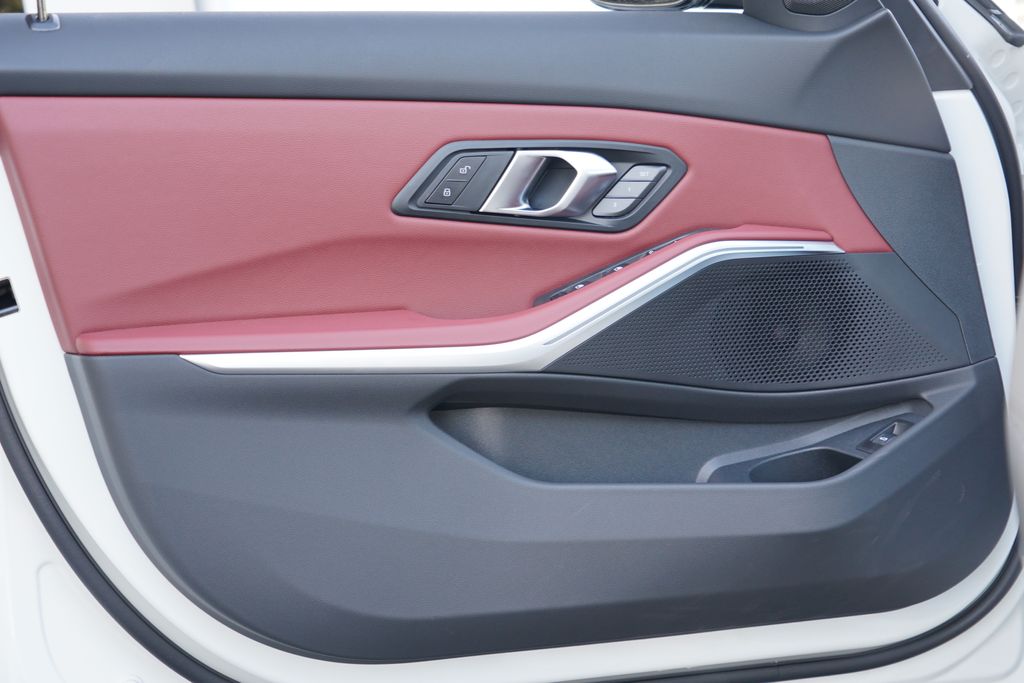 Thumbnail: 2026 BMW 3 Series - 9