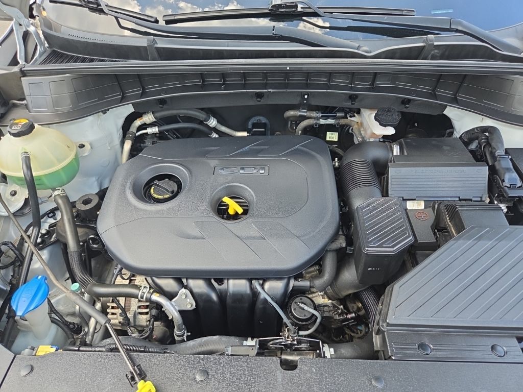 Used 2017 Silver Hyundai SE Plus image 37