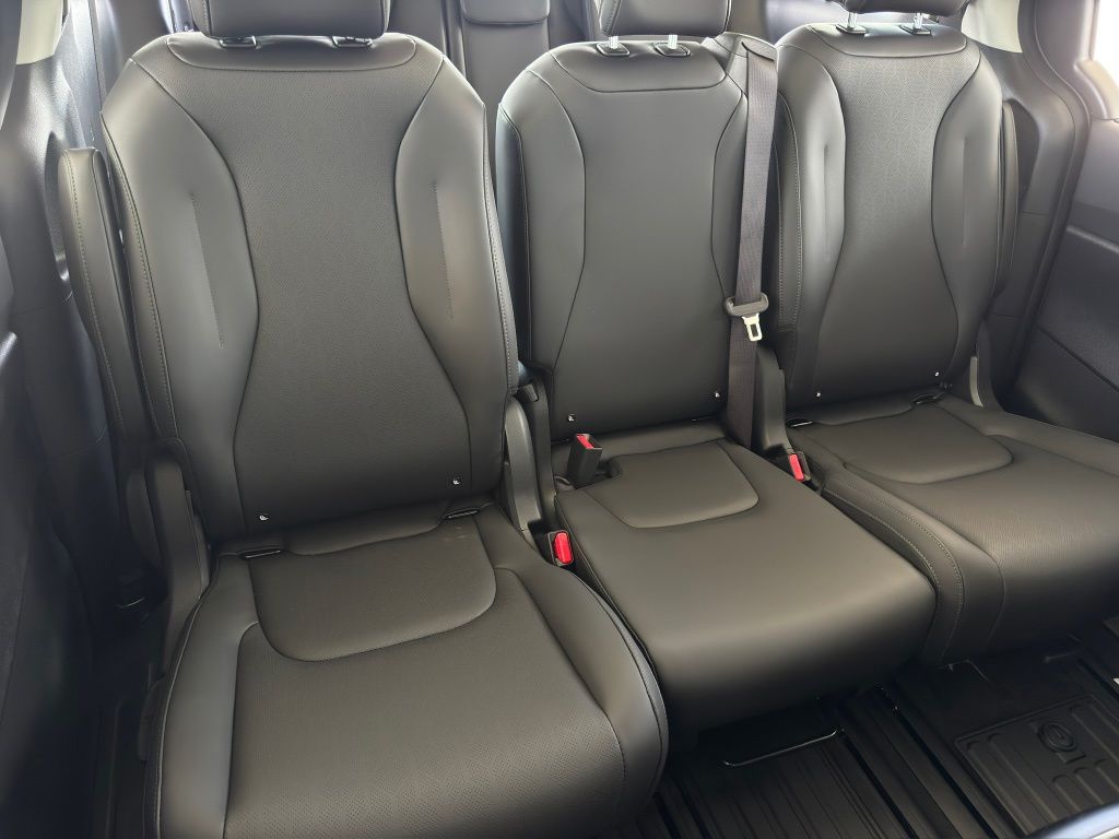 2026 Kia Carnival Hybrid SX White at Community Kia
