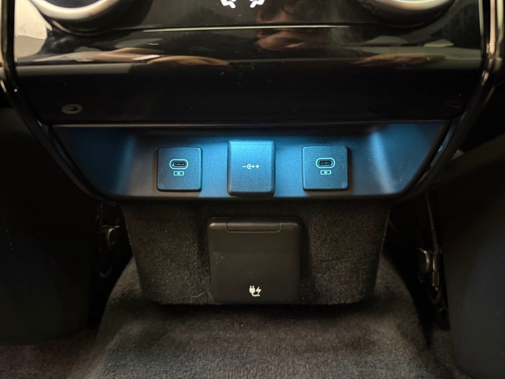 Thumbnail: 2023 Land Rover Range Rover Sport - 28