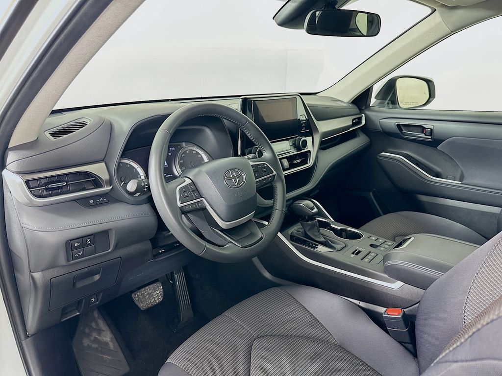 Thumbnail: 2024 Toyota Highlander - 9