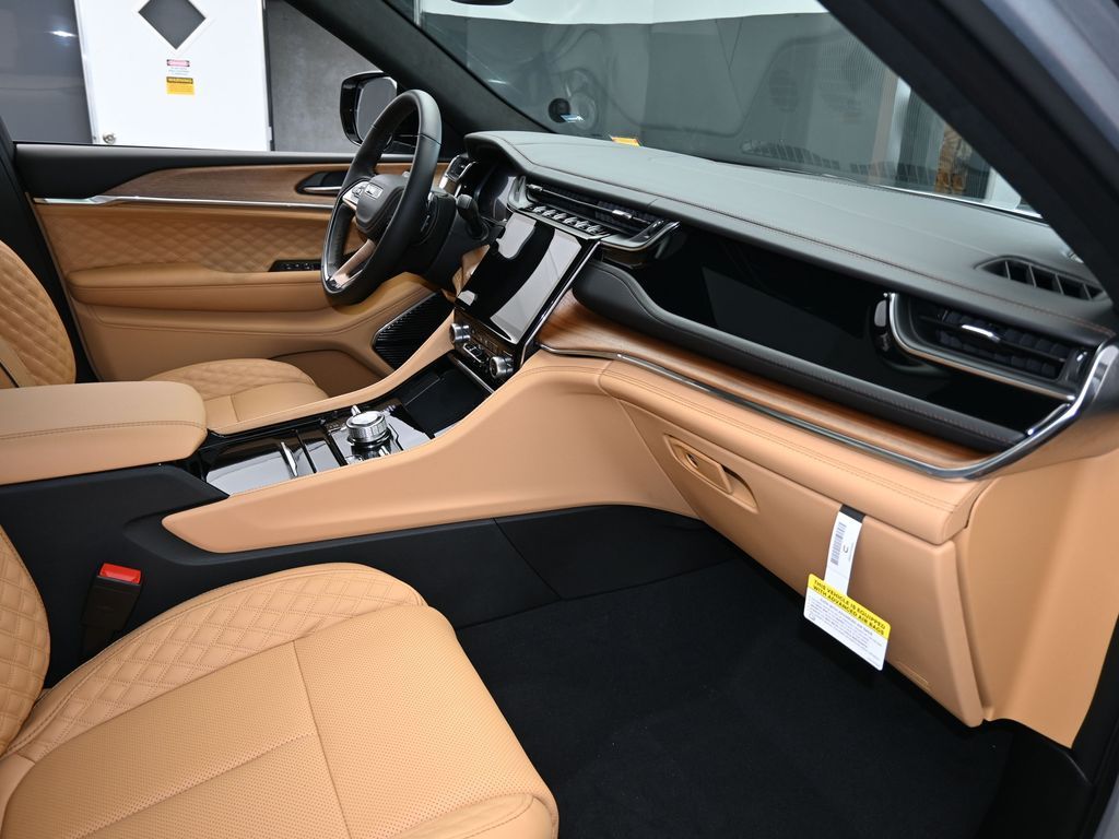 New 2025 Silver Zynith Jeep Summit image 48