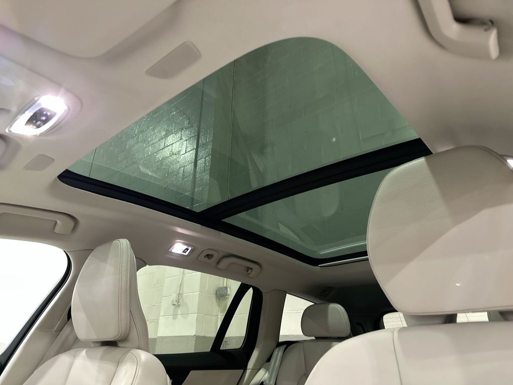 Thumbnail: 2022 Volvo S60 - 11