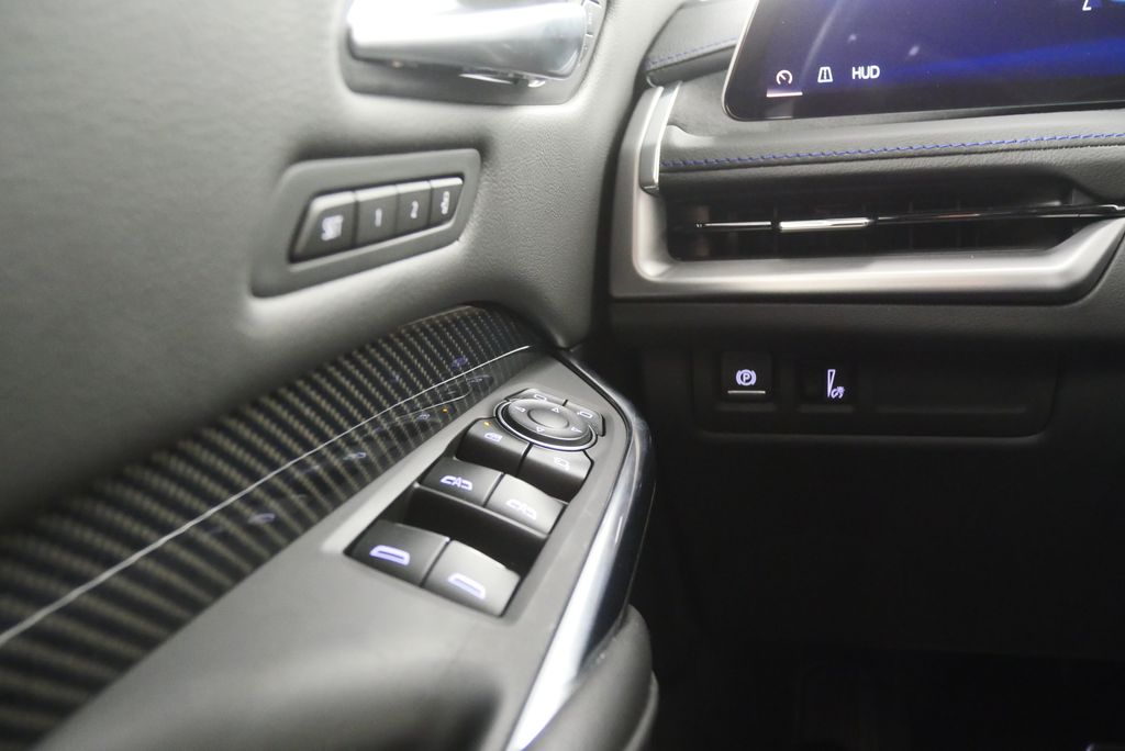Thumbnail: 2024 Cadillac XT4 - 19