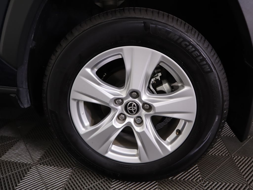 Thumbnail: 2021 Toyota RAV4 - 31