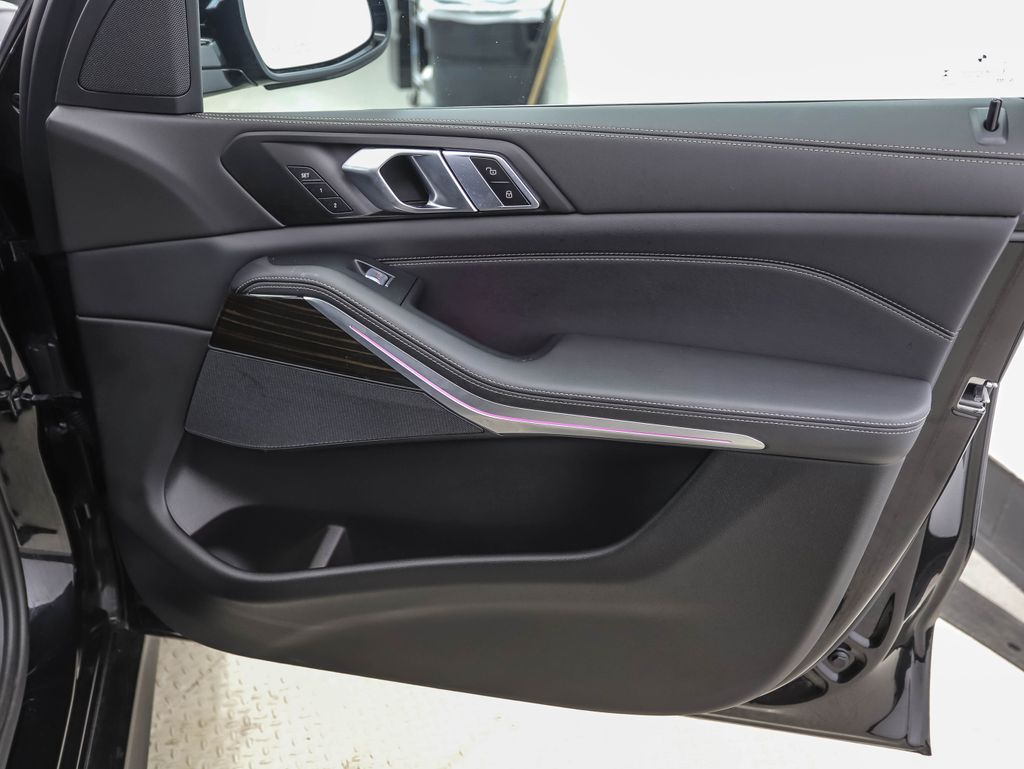 Thumbnail: 2025 BMW X7 - 30