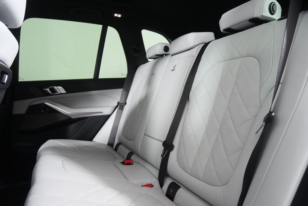 Thumbnail: 2026 BMW X5 - 16