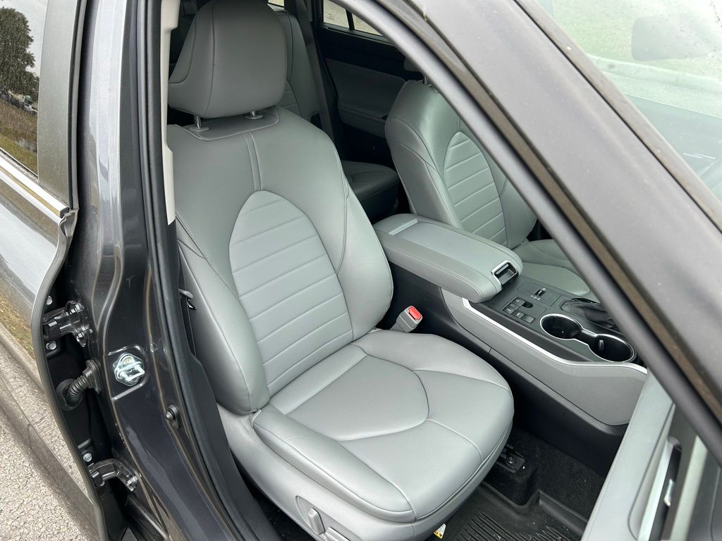 Thumbnail: 2023 Toyota Highlander - 16