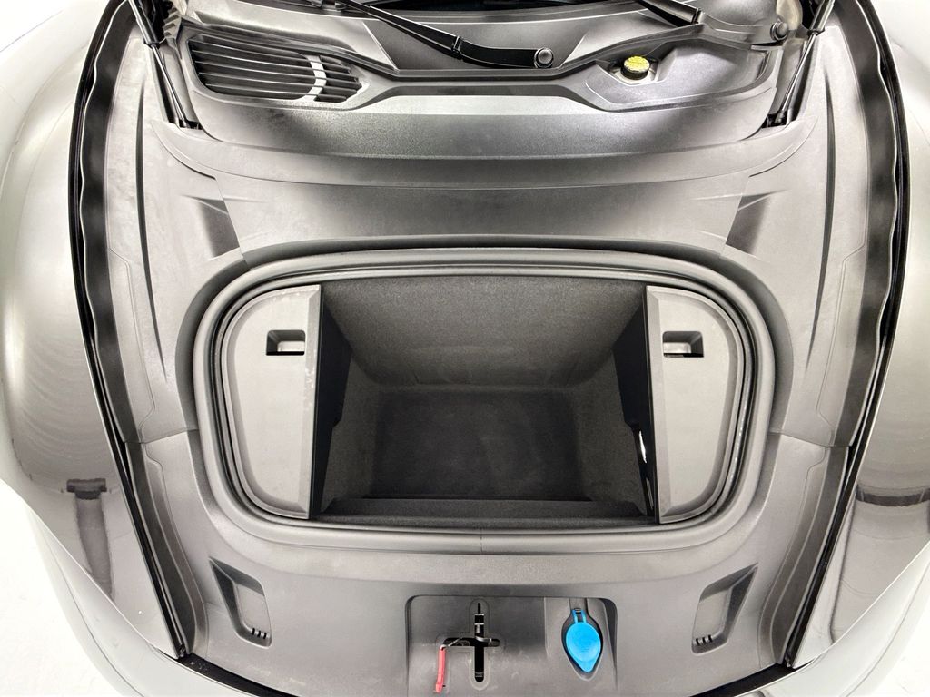 Thumbnail: 2022 Porsche Taycan - 29