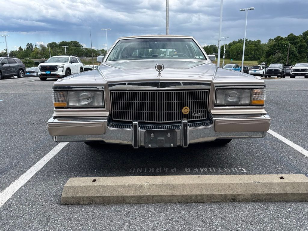 1992 Cadillac Brougham — photo 2