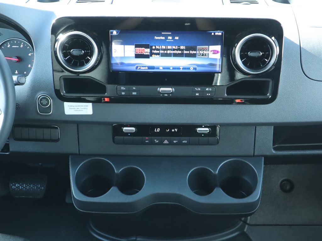 Thumbnail: 2025 Mercedes-Benz Sprinter - 15