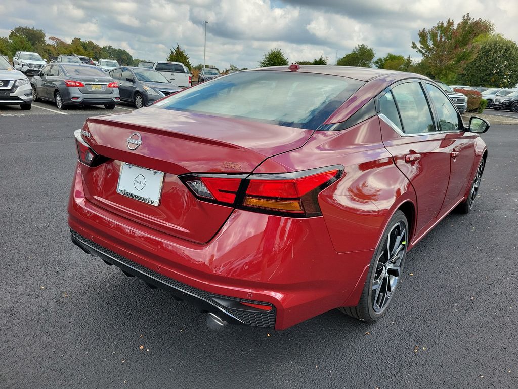 2025 Nissan Altima SR 4