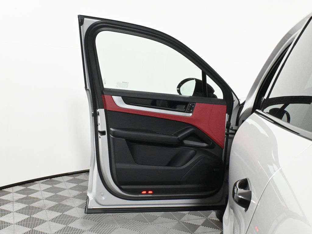 Thumbnail: 2026 Porsche Cayenne - 31