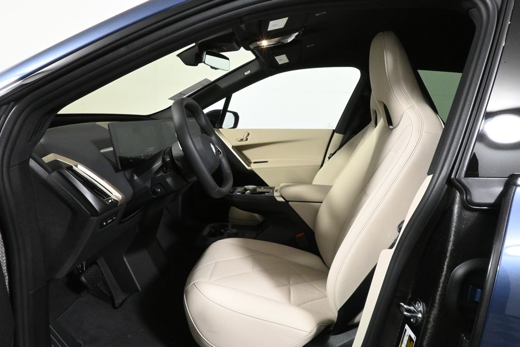 Thumbnail: 2026 BMW iX - 3