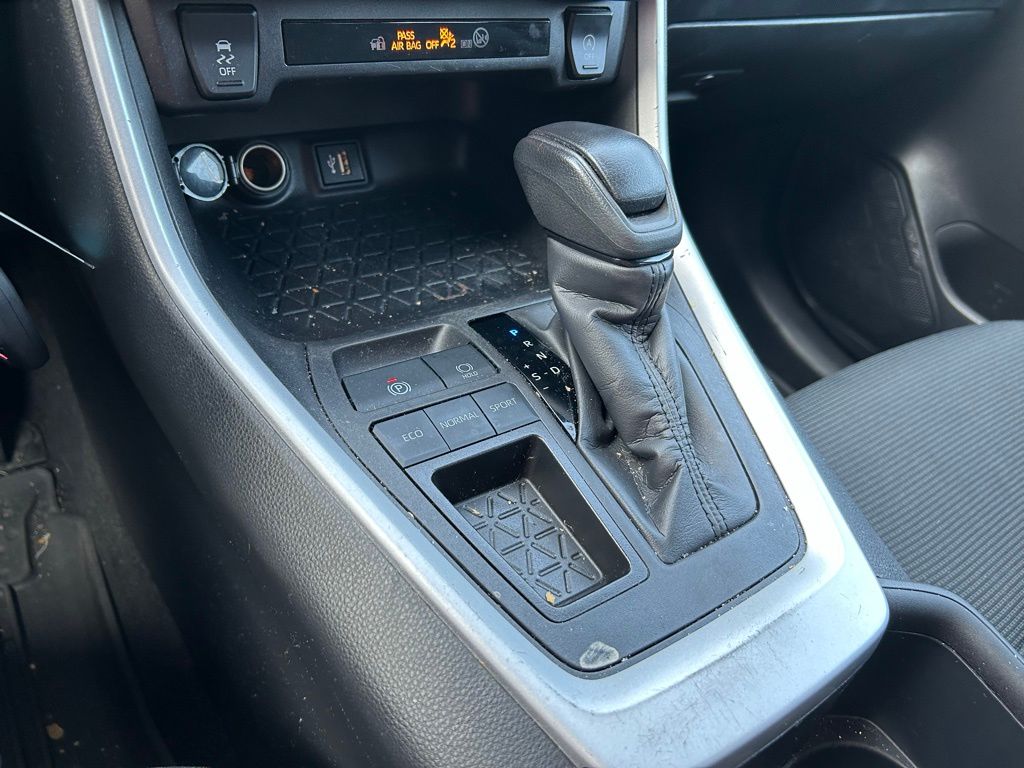 2024 Toyota RAV4 LE 26