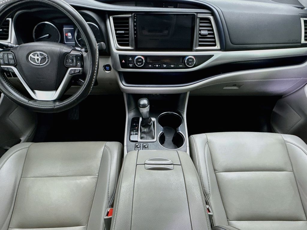 Thumbnail: 2019 Toyota Highlander - 13