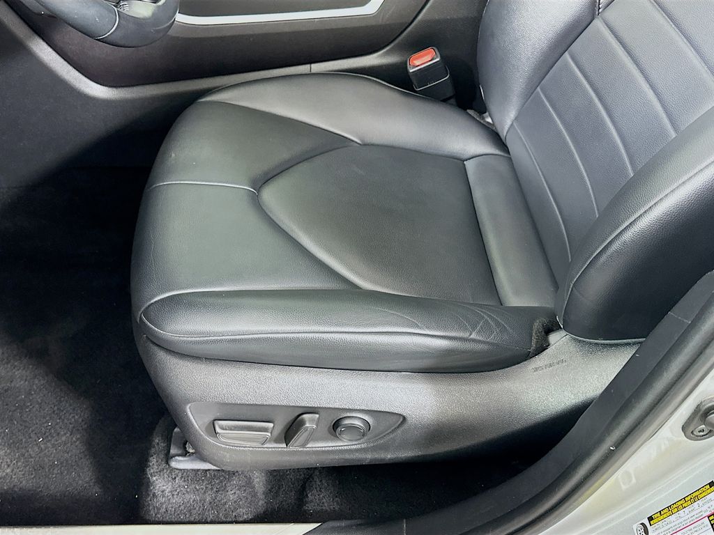 Thumbnail: 2022 Toyota Highlander - 19