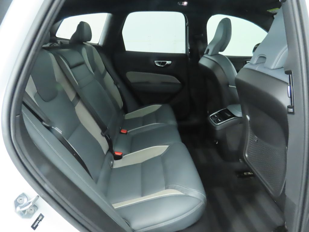 Thumbnail: 2020 Volvo XC60 - 23