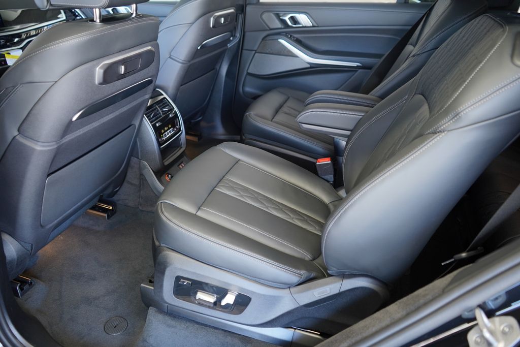 Thumbnail: 2026 BMW X7 - 20