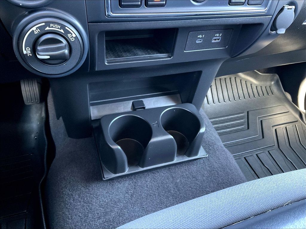 2024 Nissan Titan — photo 31