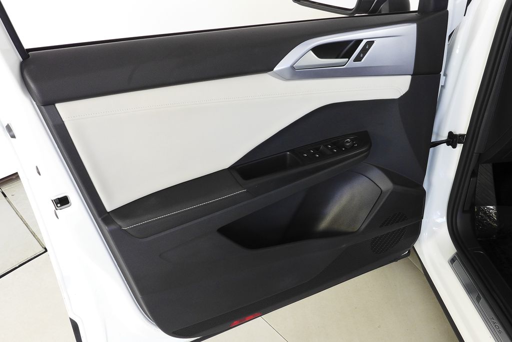 Thumbnail: 2025 Volkswagen Taos - 11