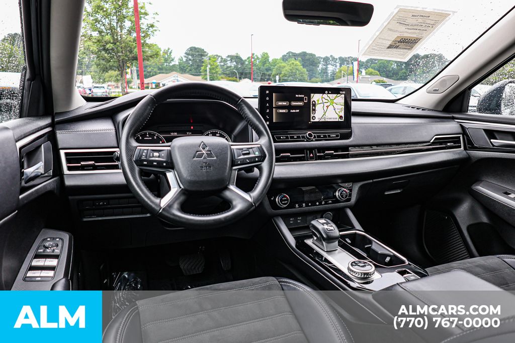 Used 2025 Gray Mitsubishi SE image 28
