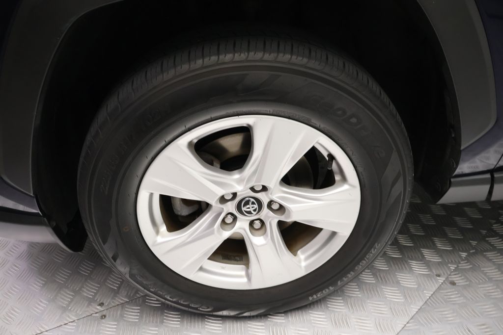 Thumbnail: 2021 Toyota RAV4 - 4