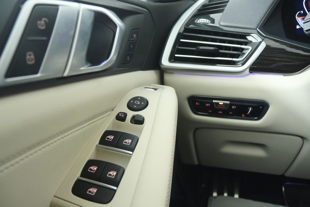 Thumbnail: 2021 BMW X5 - 21