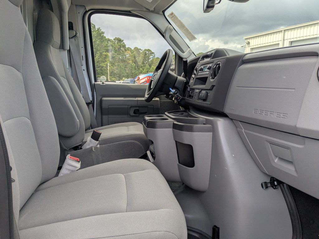 2026 Ford E-350 Cutaway 