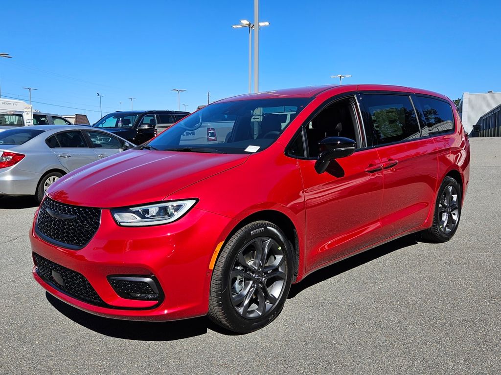 New 2026 Red Hot Pearl-Coat Exterior Paint Chrysler Select image 3