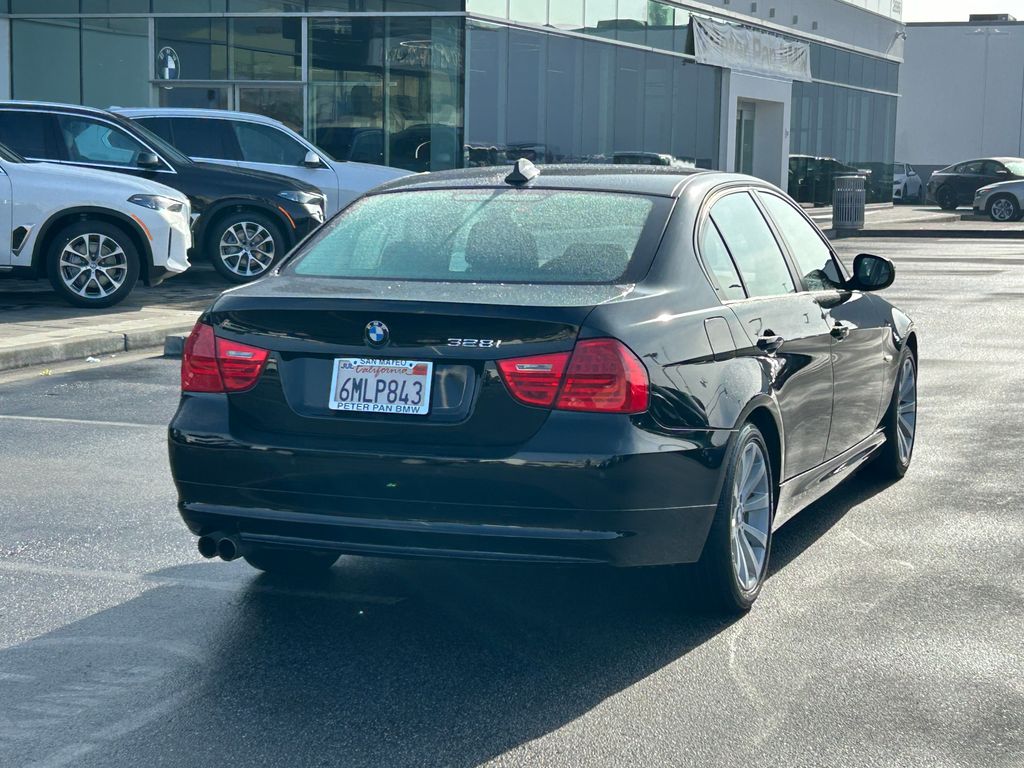 Thumbnail: 2011 BMW 3 Series - 5