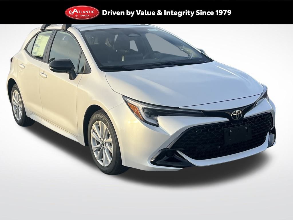 2026 Toyota Corolla Hatchback SE's photo