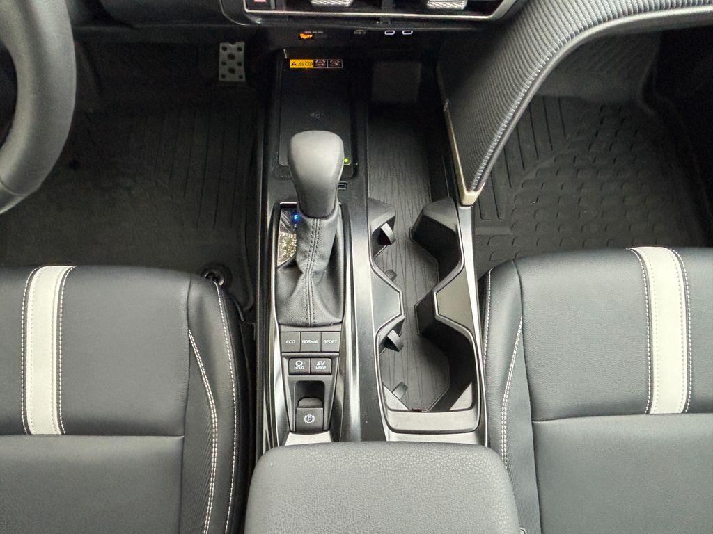 Thumbnail: 2025 Toyota Camry - 18