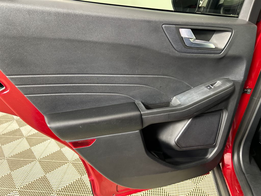 Used 2021 Red Ford SE image 16