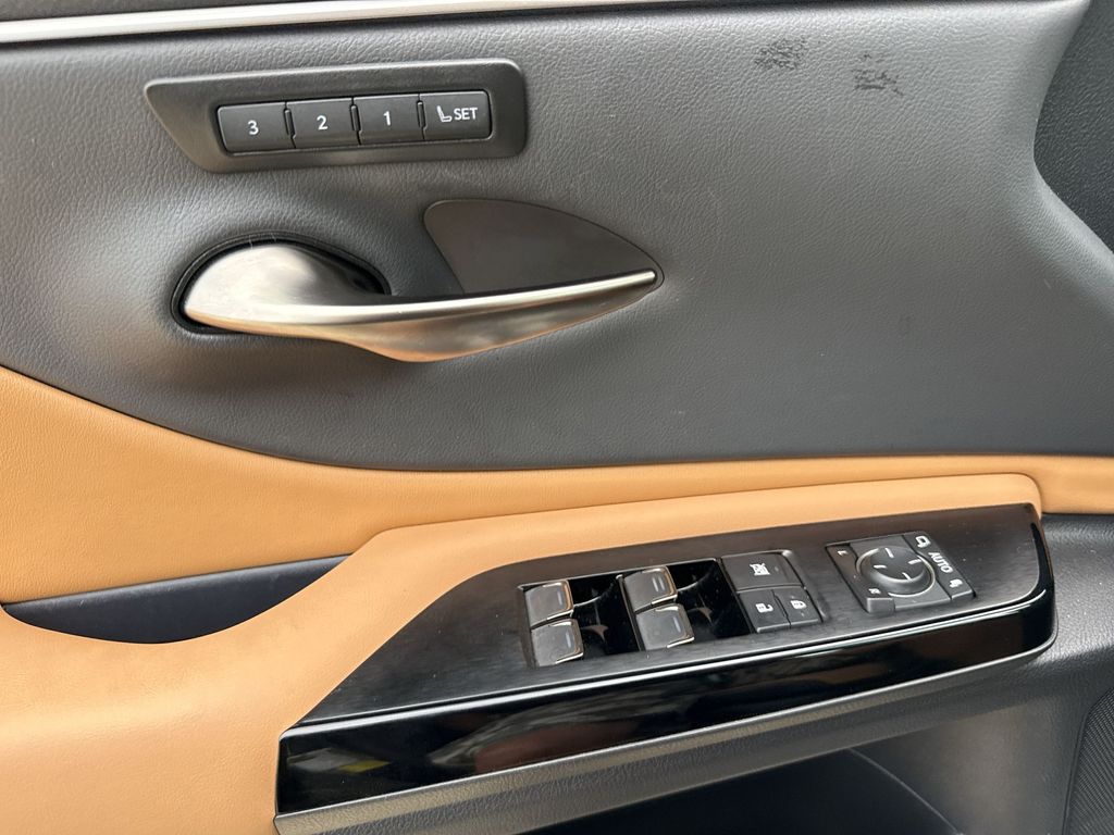 Thumbnail: 2025 Lexus ES - 29