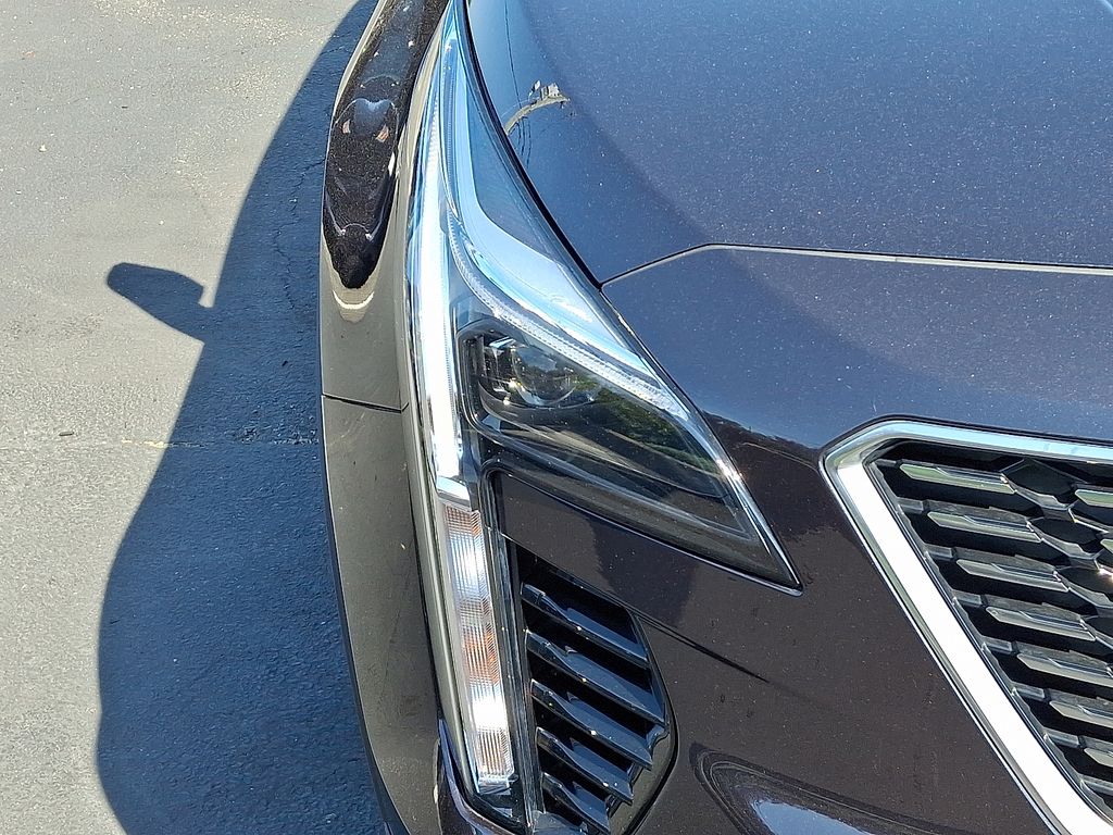 Thumbnail: 2023 Cadillac XT4 - 9