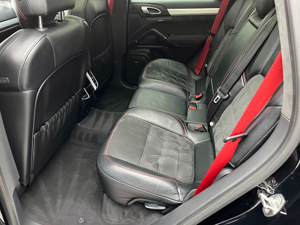 Thumbnail: 2013 Porsche Cayenne - 31