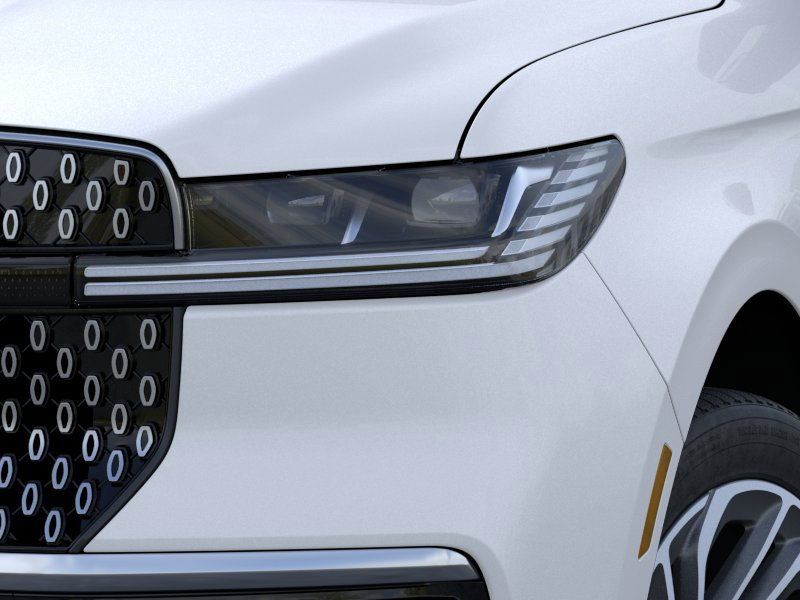 Thumbnail: 2025 Lincoln Navigator L - 18