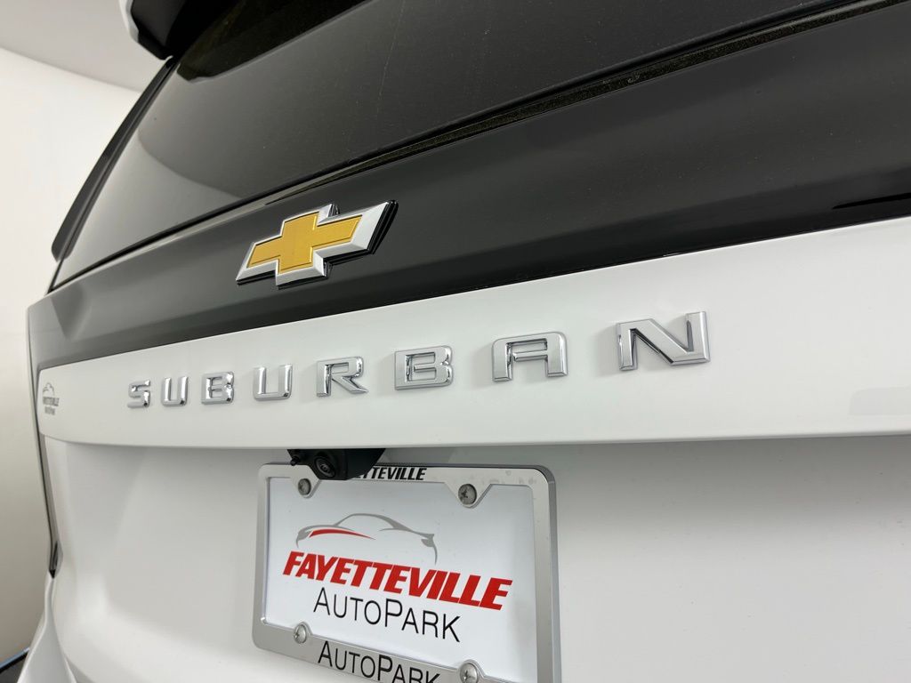 2025 Chevrolet Suburban LT 21
