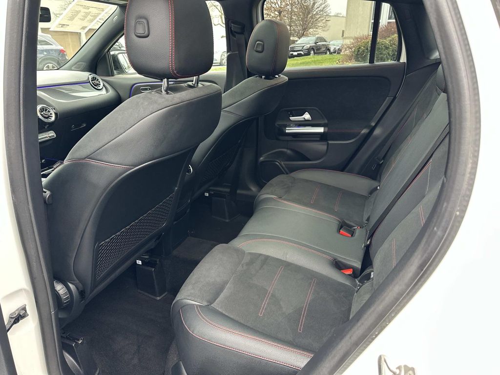 Thumbnail: 2022 Mercedes-Benz GLA - 31