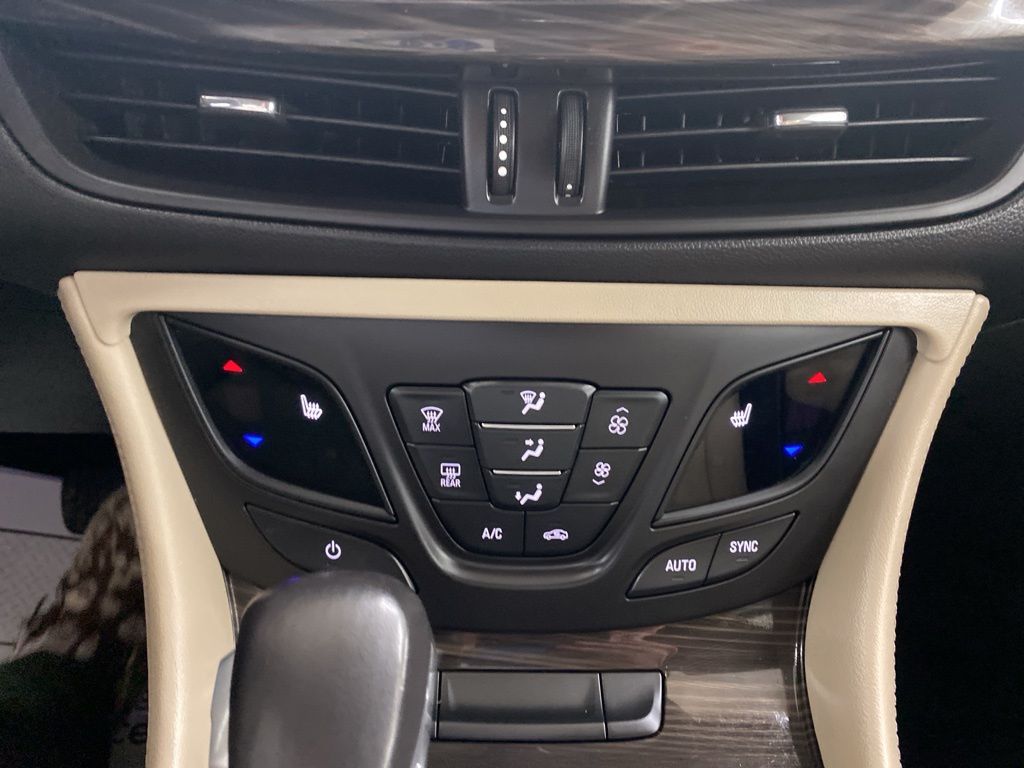 2020 Buick Envision Essence photo