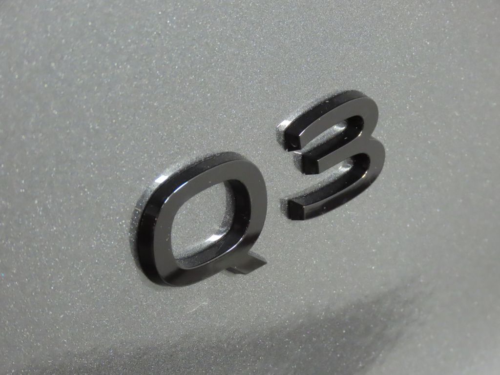 Thumbnail: 2026 Audi Q3 - 9