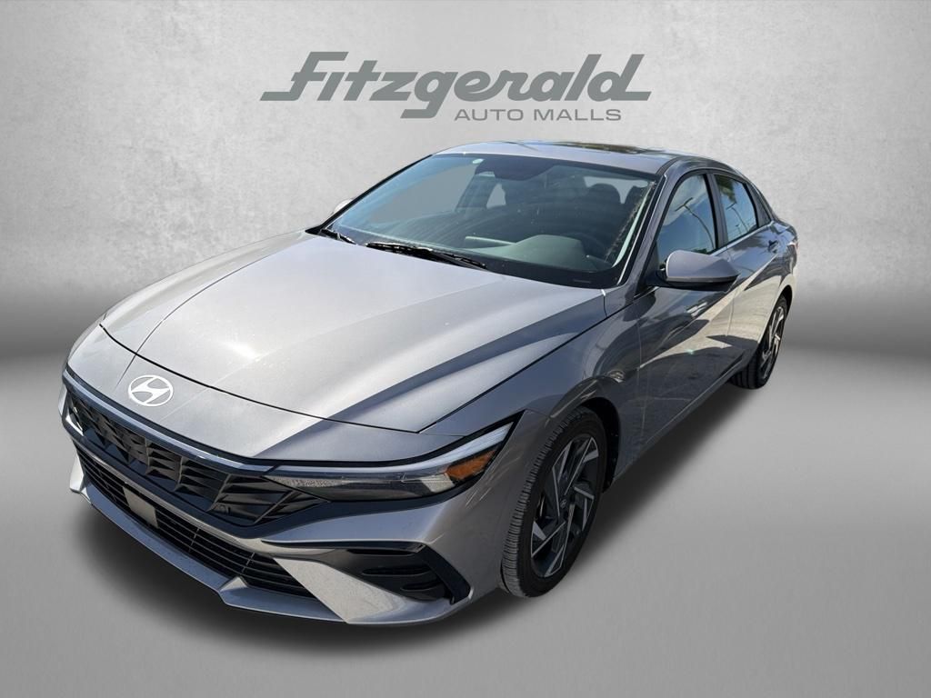 Fluid Metal 2025 Hyundai Elantra SEL Convenience FWD Sedan Front-Wheel Drive Continuously Variable Transmission