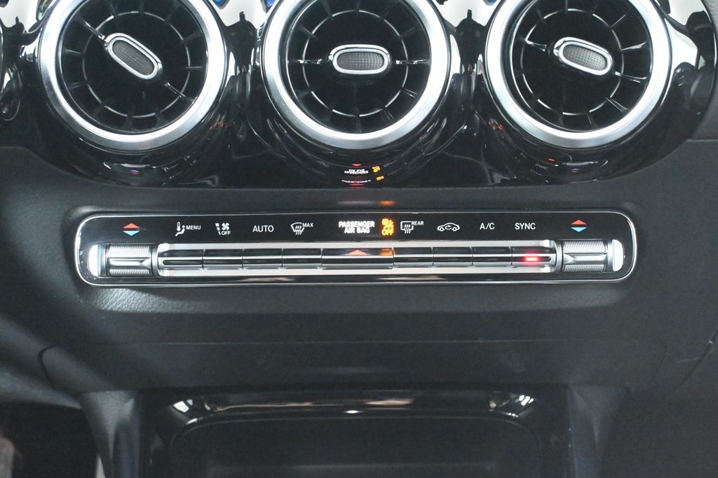 Thumbnail: 2022 Mercedes-Benz GLA - 22