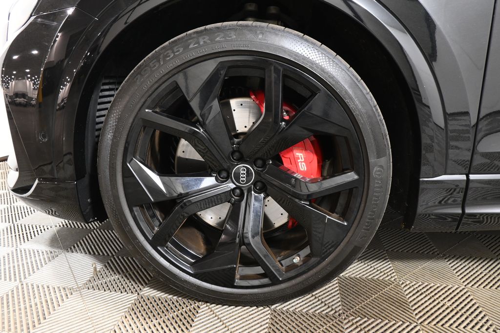 Thumbnail: 2024 Audi RS Q8 - 12